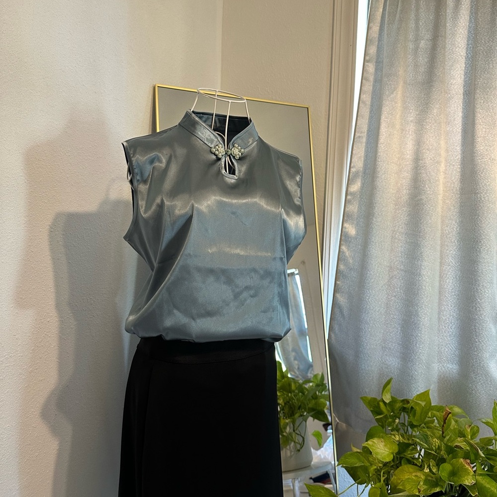 Embellished Green Sleeveless Blouse with Cut Out